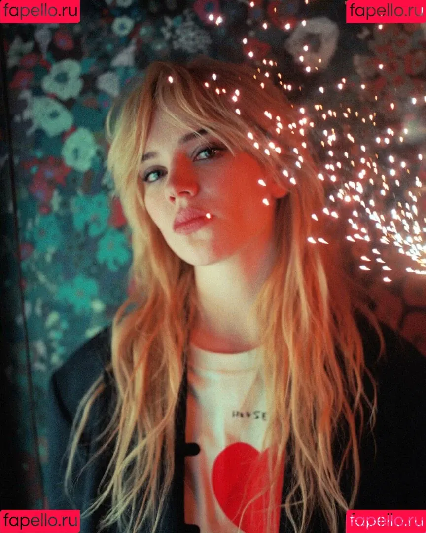 Sophie Thatcher / soapy.t / sophie_thatcher Onlyfans Photo Gallery 