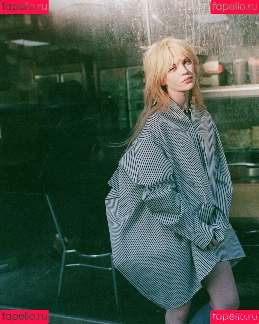 Sophie Thatcher / soapy.t / sophie_thatcher Onlyfans Photo Gallery 