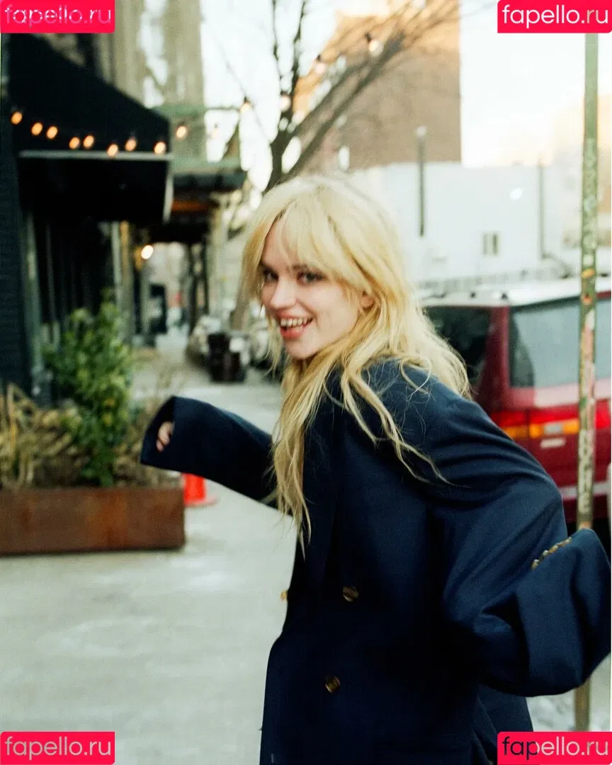 Sophie Thatcher / soapy.t / sophie_thatcher Onlyfans Photo Gallery 