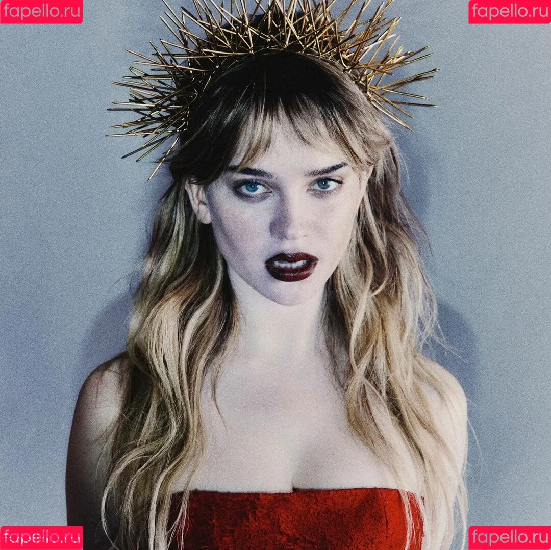 Sophie Thatcher / soapy.t / sophie_thatcher Onlyfans Photo Gallery 