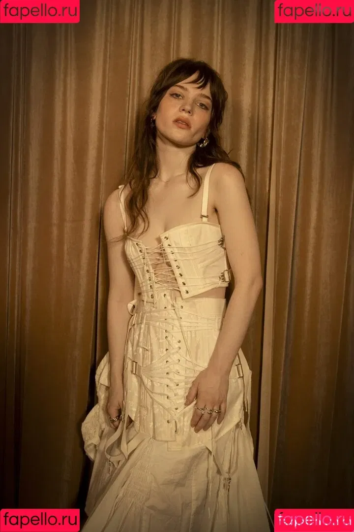 Sophie Thatcher / soapy.t / sophie_thatcher Onlyfans Photo Gallery 