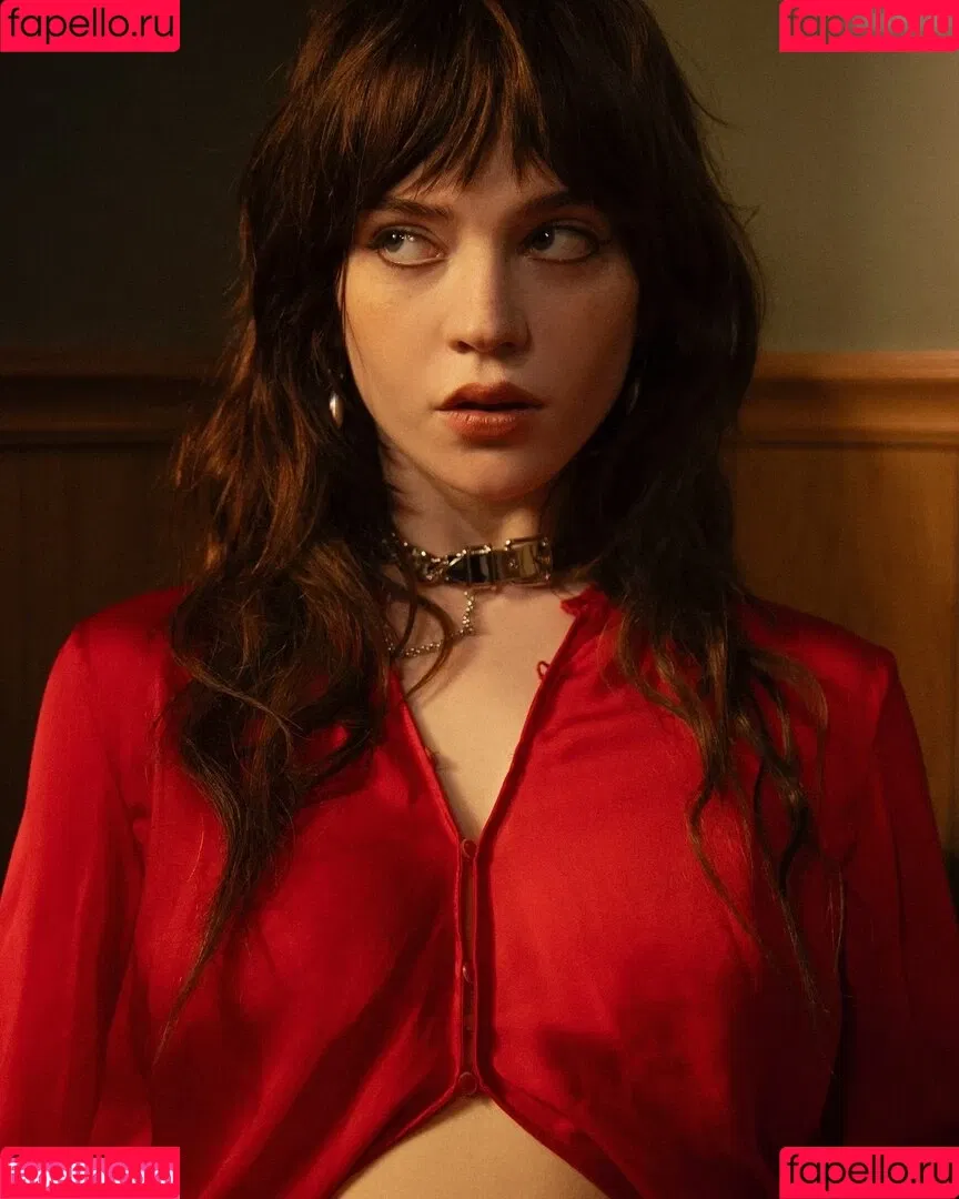 Sophie Thatcher / soapy.t / sophie_thatcher Onlyfans Photo Gallery 