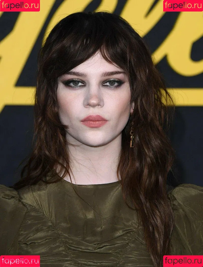 Sophie Thatcher / soapy.t / sophie_thatcher Onlyfans Photo Gallery 