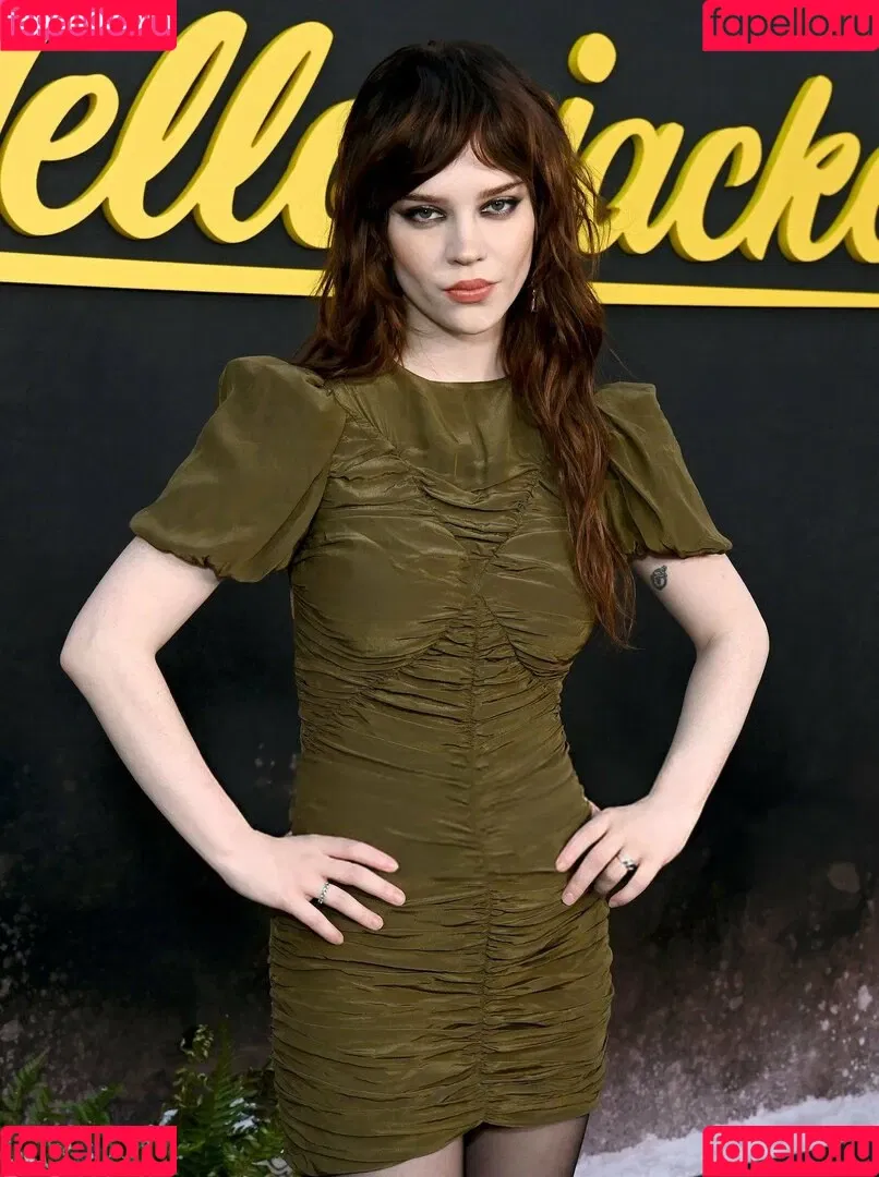 Sophie Thatcher / soapy.t / sophie_thatcher Onlyfans Photo Gallery 