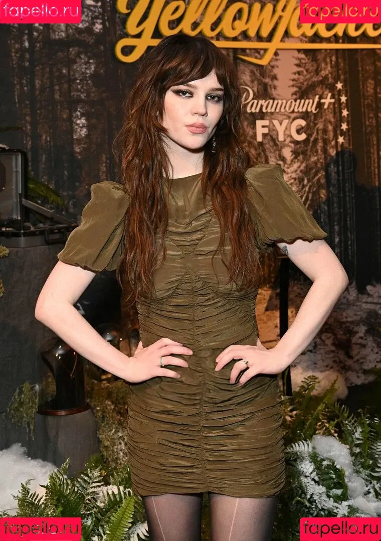 Sophie Thatcher / soapy.t / sophie_thatcher Onlyfans Photo Gallery 