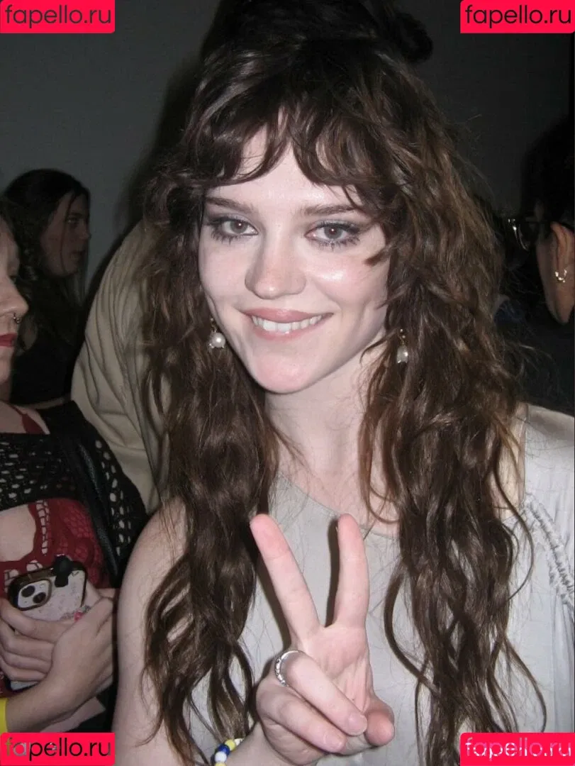 Sophie Thatcher / soapy.t / sophie_thatcher Onlyfans Photo Gallery 