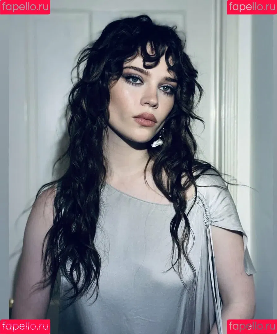 Sophie Thatcher / soapy.t / sophie_thatcher Onlyfans Photo Gallery 