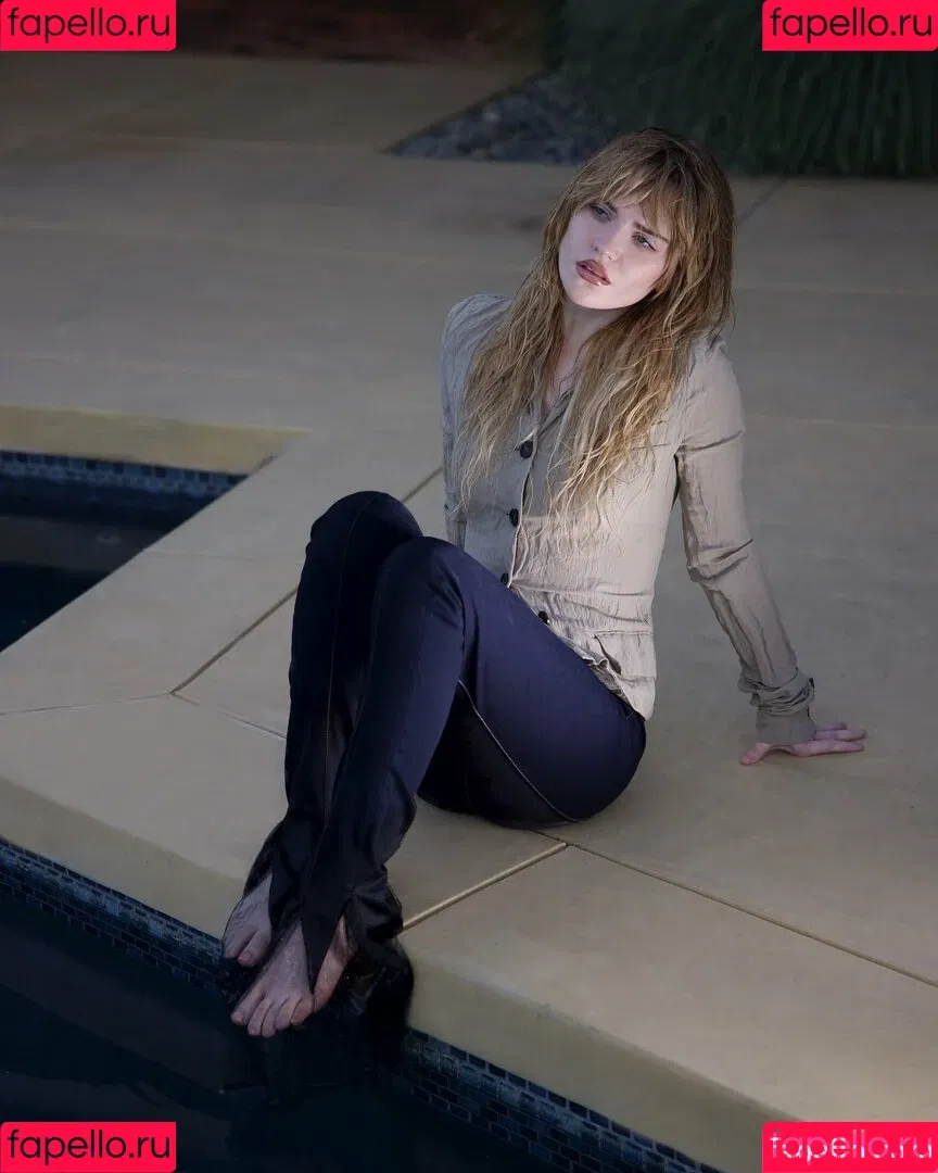 Sophie Thatcher / soapy.t / sophie_thatcher Onlyfans Photo Gallery 