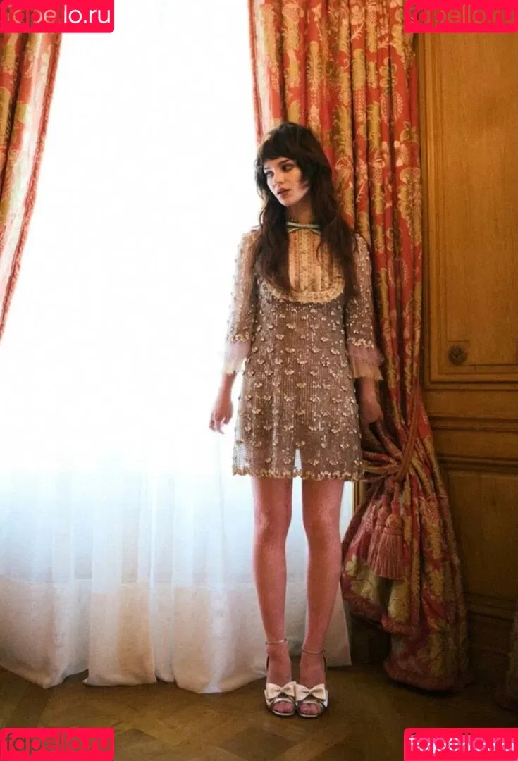 Sophie Thatcher / soapy.t / sophie_thatcher Onlyfans Photo Gallery 