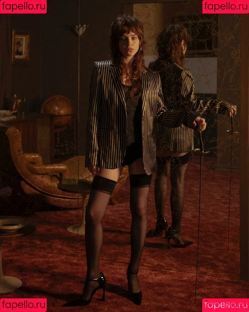 Sophie Thatcher / soapy.t / sophie_thatcher Onlyfans Photo Gallery 