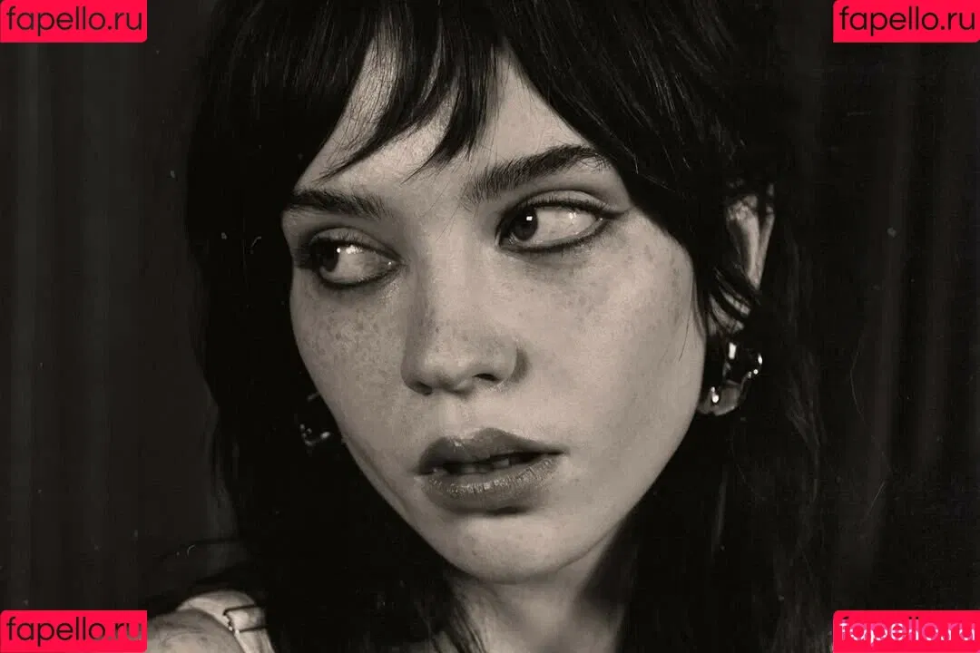 Sophie Thatcher / soapy.t / sophie_thatcher Onlyfans Photo Gallery 