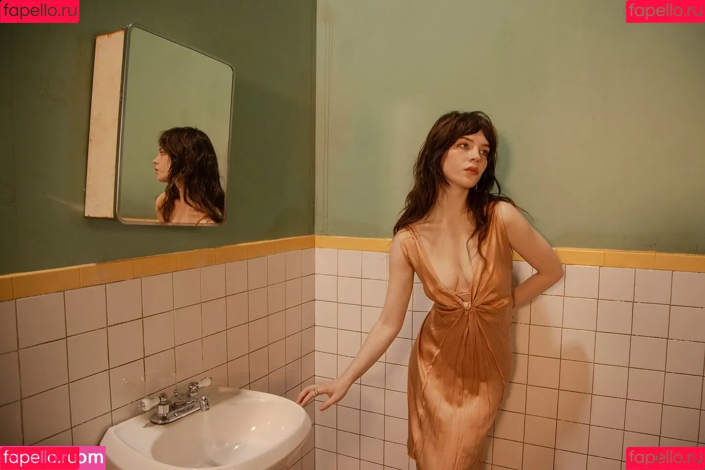 Sophie Thatcher / soapy.t / sophie_thatcher Onlyfans Photo Gallery 