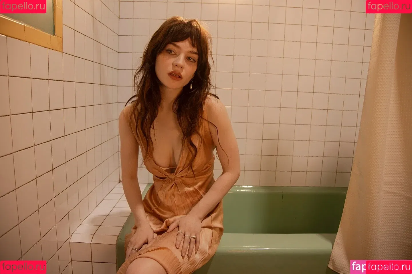 Sophie Thatcher / soapy.t / sophie_thatcher Onlyfans Photo Gallery 