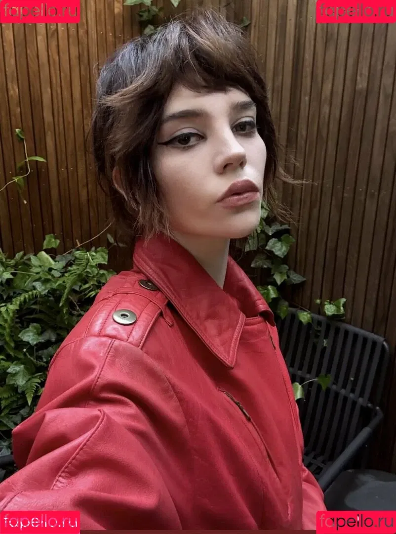 Sophie Thatcher / soapy.t / sophie_thatcher Onlyfans Photo Gallery 