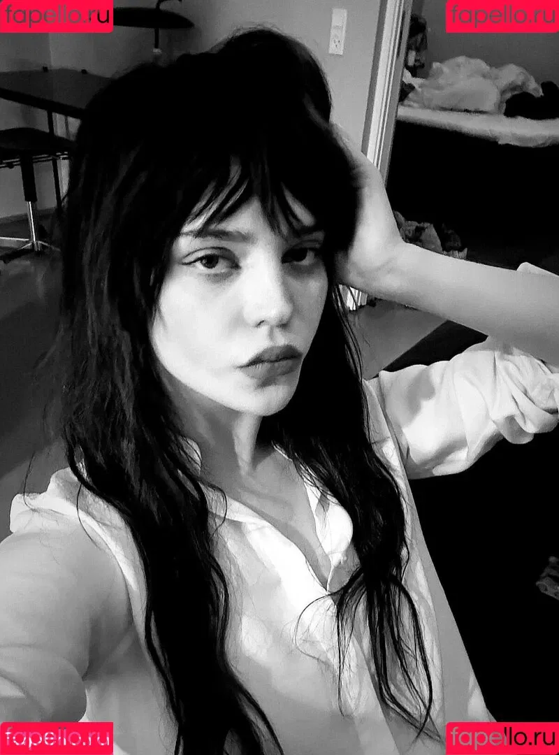 Sophie Thatcher / soapy.t / sophie_thatcher Onlyfans Photo Gallery 