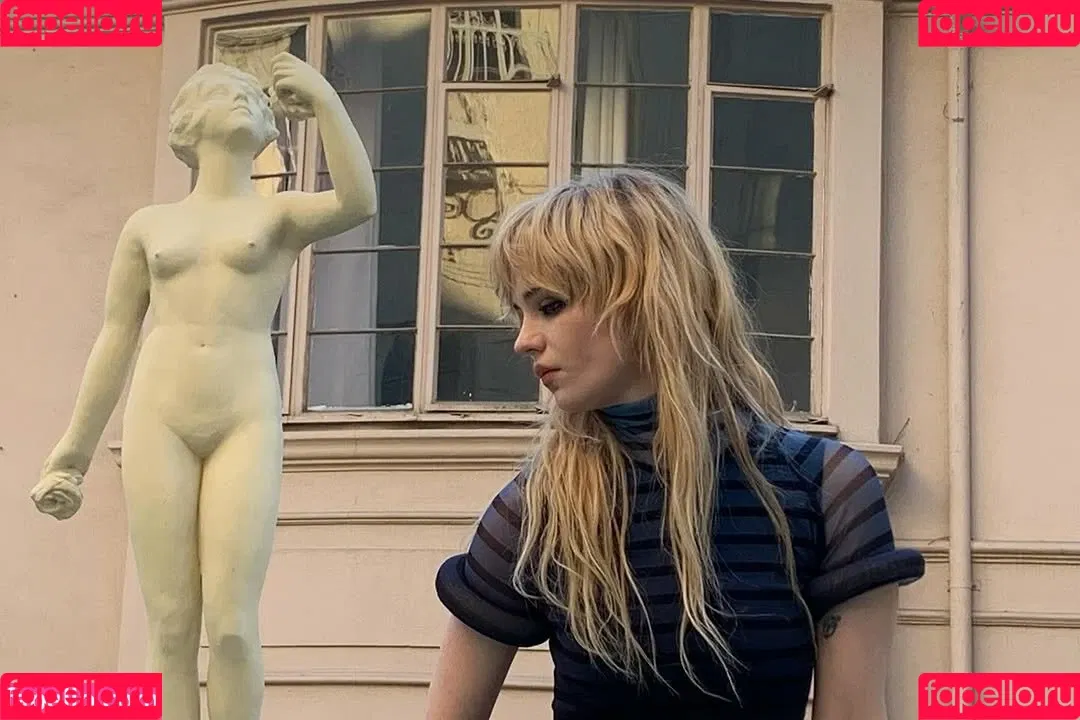 Sophie Thatcher / soapy.t / sophie_thatcher Onlyfans Photo Gallery 