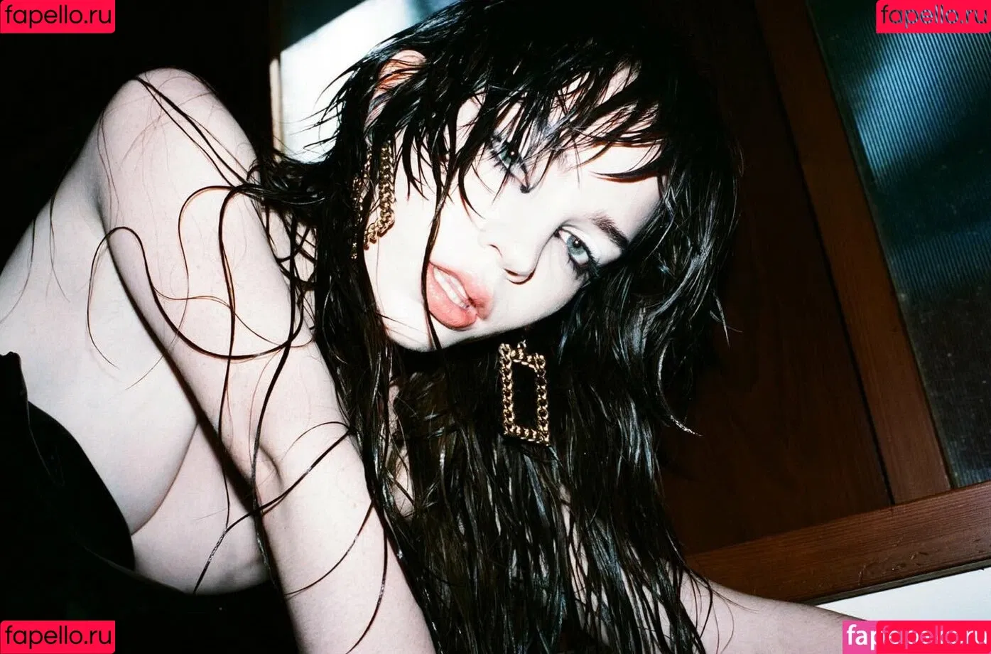 Sophie Thatcher / soapy.t / sophie_thatcher Onlyfans Photo Gallery 