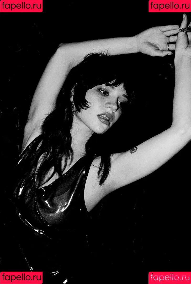 Sophie Thatcher / soapy.t / sophie_thatcher Onlyfans Photo Gallery 