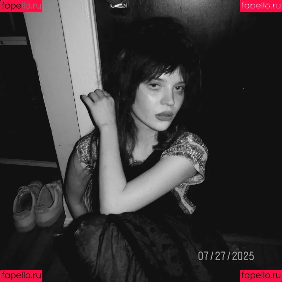 Sophie Thatcher / soapy.t / sophie_thatcher Onlyfans Photo Gallery 