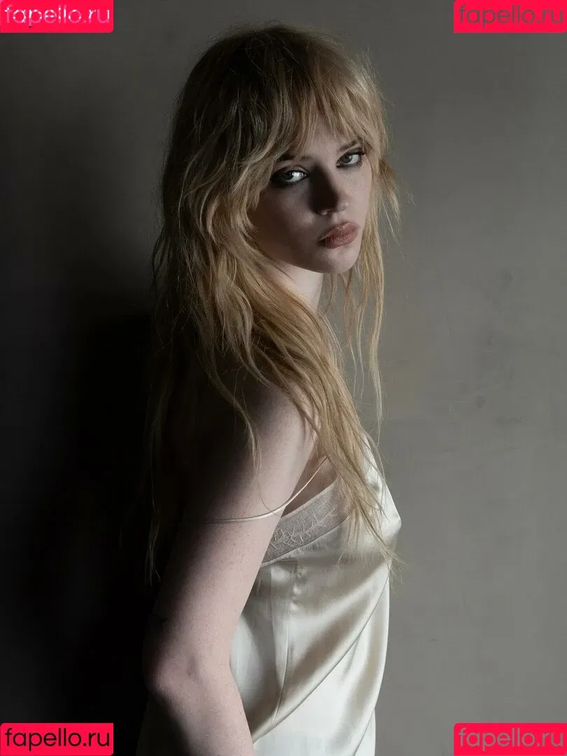 Sophie Thatcher / soapy.t / sophie_thatcher Onlyfans Photo Gallery 