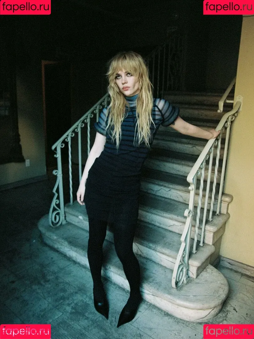 Sophie Thatcher / soapy.t / sophie_thatcher Onlyfans Photo Gallery 