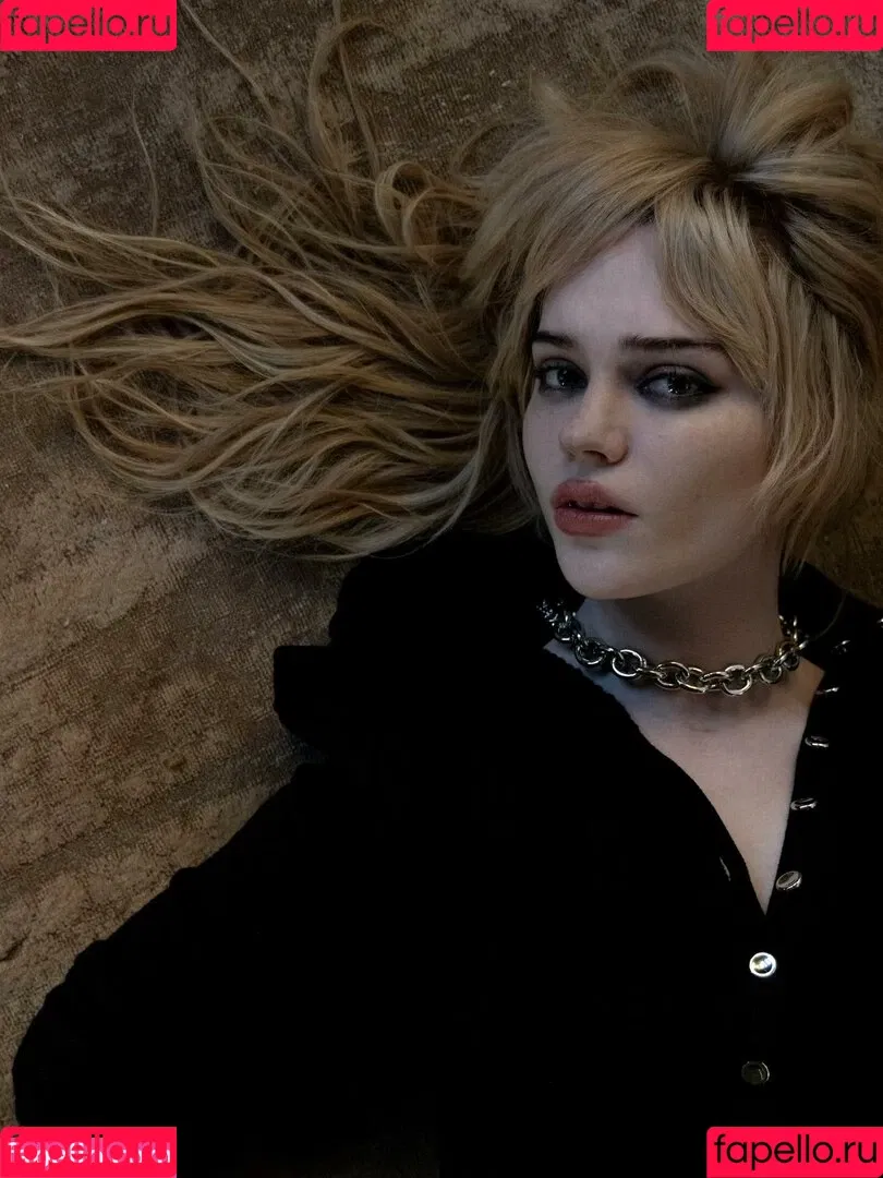 Sophie Thatcher / soapy.t / sophie_thatcher Onlyfans Photo Gallery 