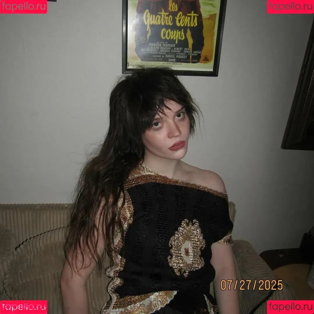 Sophie Thatcher / soapy.t / sophie_thatcher Onlyfans Photo Gallery 