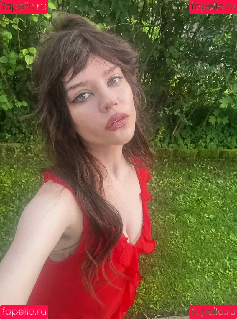 Sophie Thatcher / soapy.t / sophie_thatcher Onlyfans Photo Gallery 