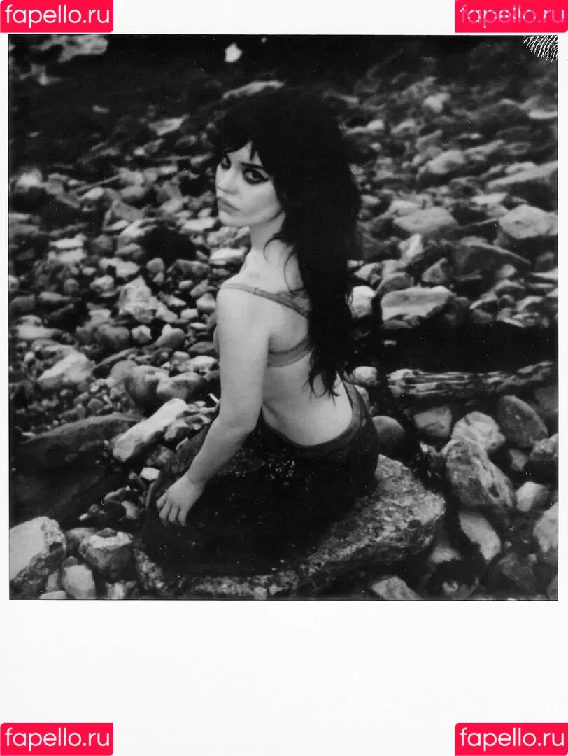 Sophie Thatcher / soapy.t / sophie_thatcher Onlyfans Photo Gallery 