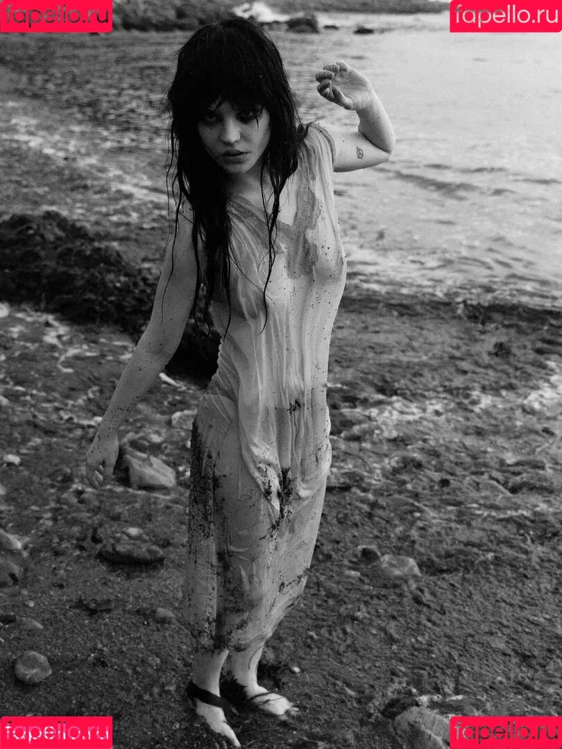 Sophie Thatcher / soapy.t / sophie_thatcher Onlyfans Photo Gallery 