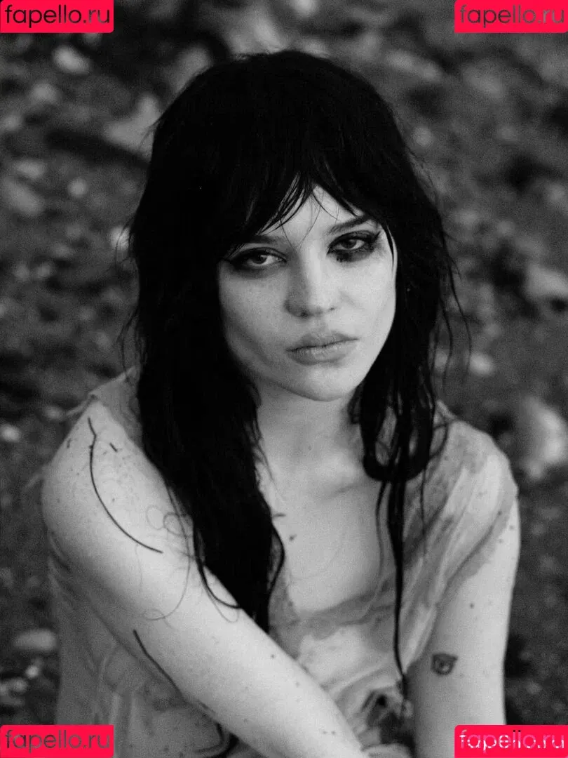 Sophie Thatcher / soapy.t / sophie_thatcher Onlyfans Photo Gallery 