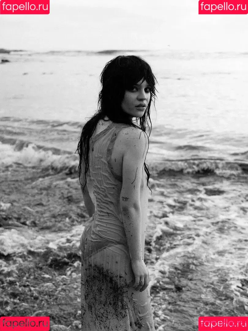 Sophie Thatcher / soapy.t / sophie_thatcher Onlyfans Photo Gallery 