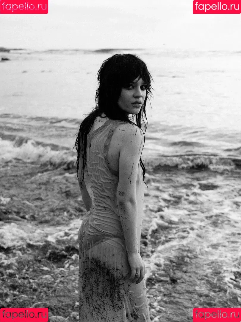 Sophie Thatcher / soapy.t / sophie_thatcher Onlyfans Photo Gallery 