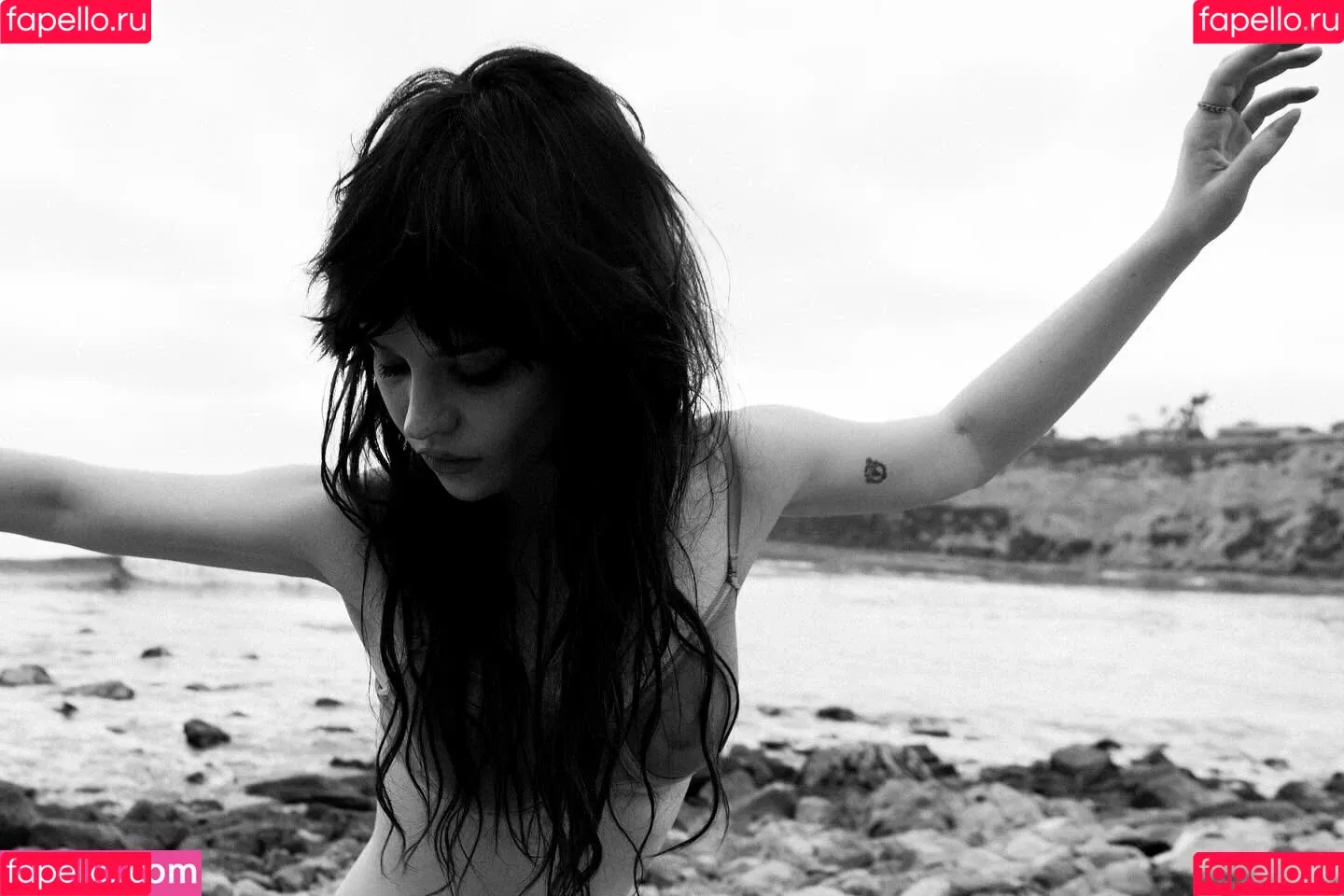 Sophie Thatcher / soapy.t / sophie_thatcher Onlyfans Photo Gallery 