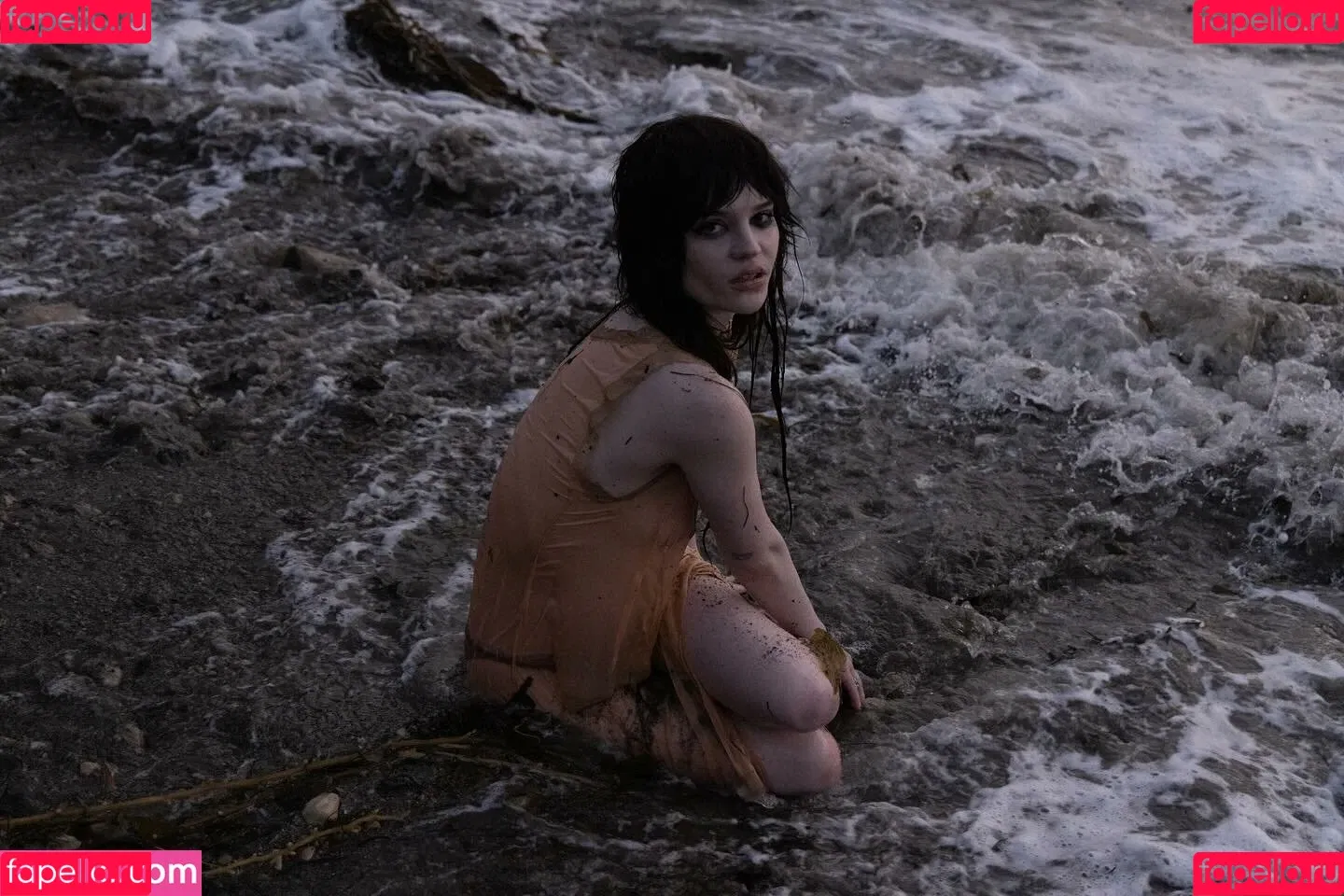 Sophie Thatcher / soapy.t / sophie_thatcher Onlyfans Photo Gallery 