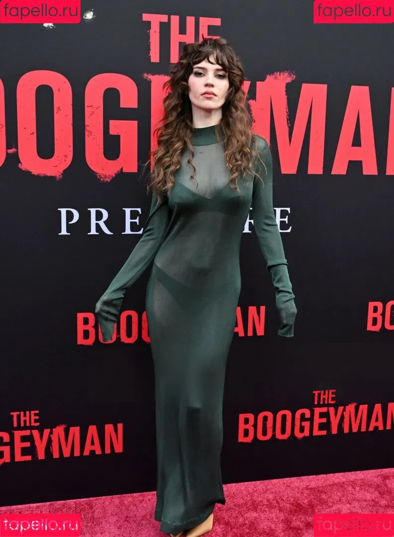 Sophie Thatcher / soapy.t / sophie_thatcher Onlyfans Photo Gallery 