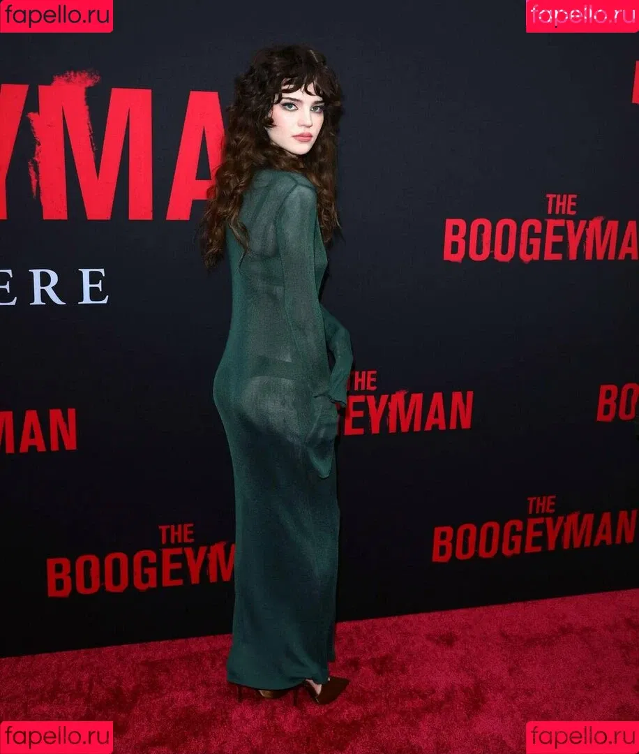 Sophie Thatcher / soapy.t / sophie_thatcher Onlyfans Photo Gallery 