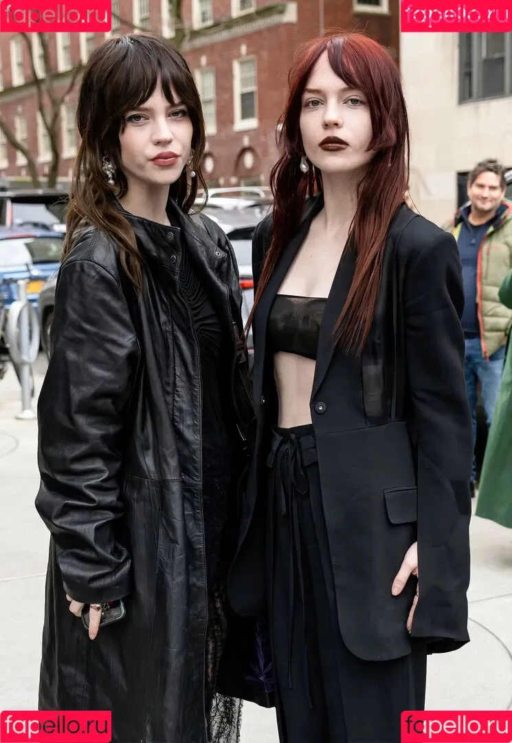 Sophie Thatcher / soapy.t / sophie_thatcher Onlyfans Photo Gallery 