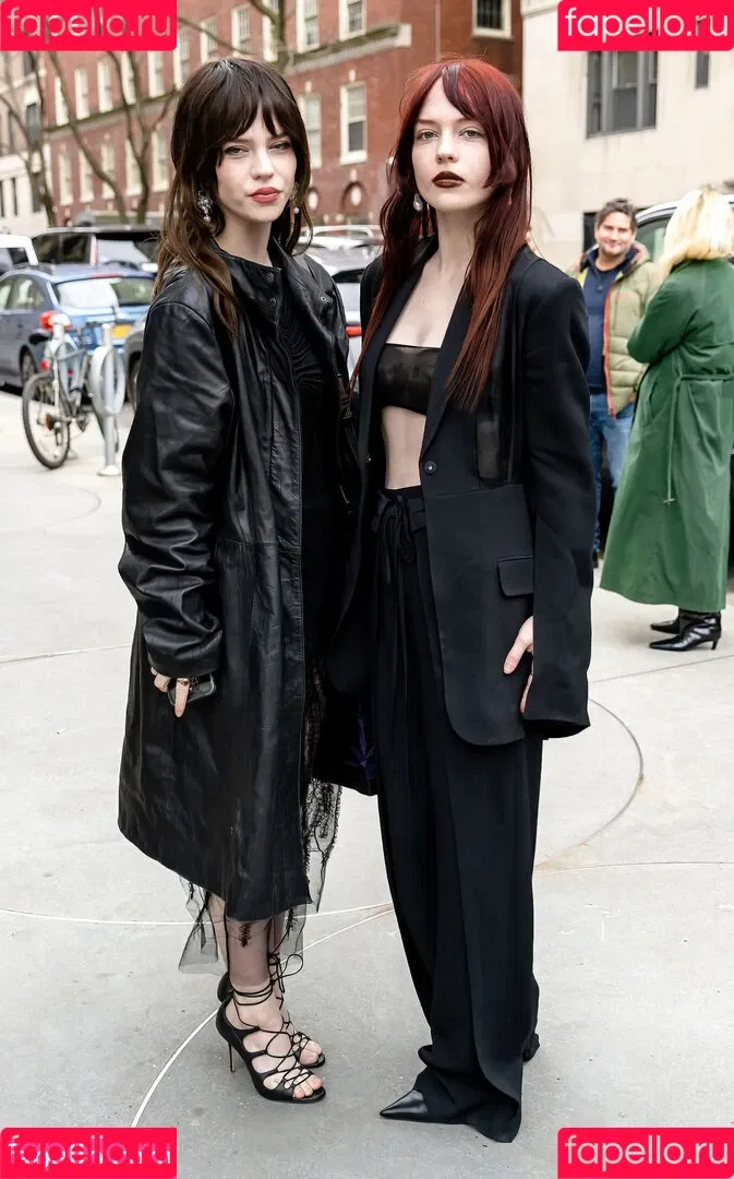 Sophie Thatcher / soapy.t / sophie_thatcher Onlyfans Photo Gallery 