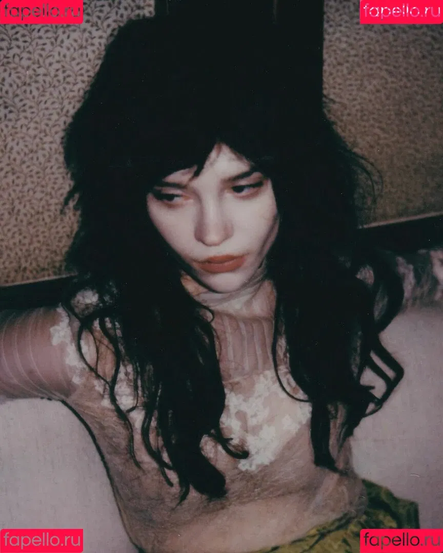 Sophie Thatcher / soapy.t / sophie_thatcher Onlyfans Photo Gallery 