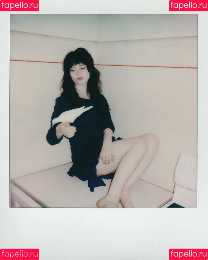 Sophie Thatcher / soapy.t / sophie_thatcher Onlyfans Photo Gallery 