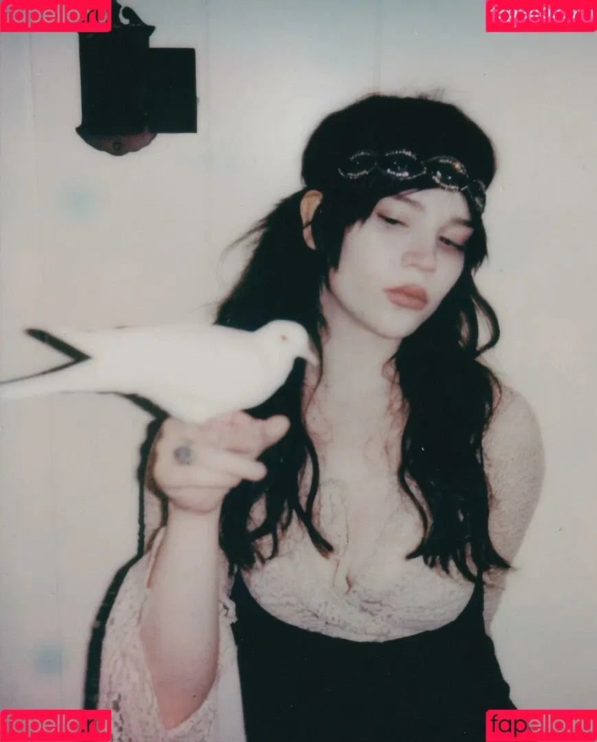 Sophie Thatcher / soapy.t / sophie_thatcher Onlyfans Photo Gallery 