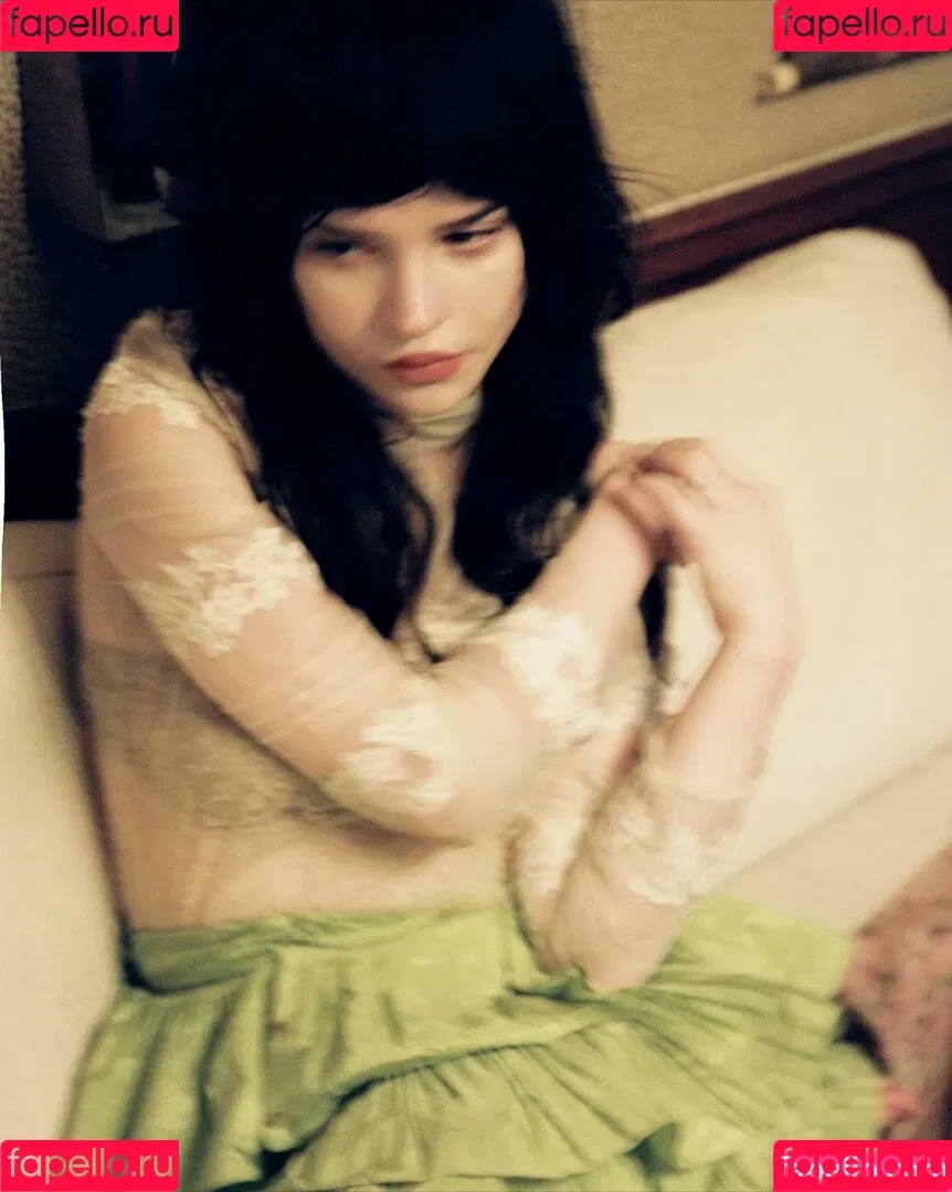 Sophie Thatcher / soapy.t / sophie_thatcher Onlyfans Photo Gallery 