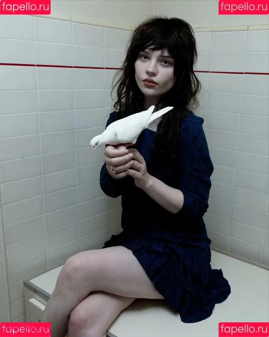 Sophie Thatcher / soapy.t / sophie_thatcher Onlyfans Photo Gallery 