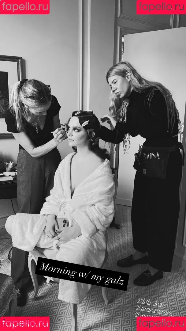 Sophie Thatcher / soapy.t / sophie_thatcher Onlyfans Photo Gallery 