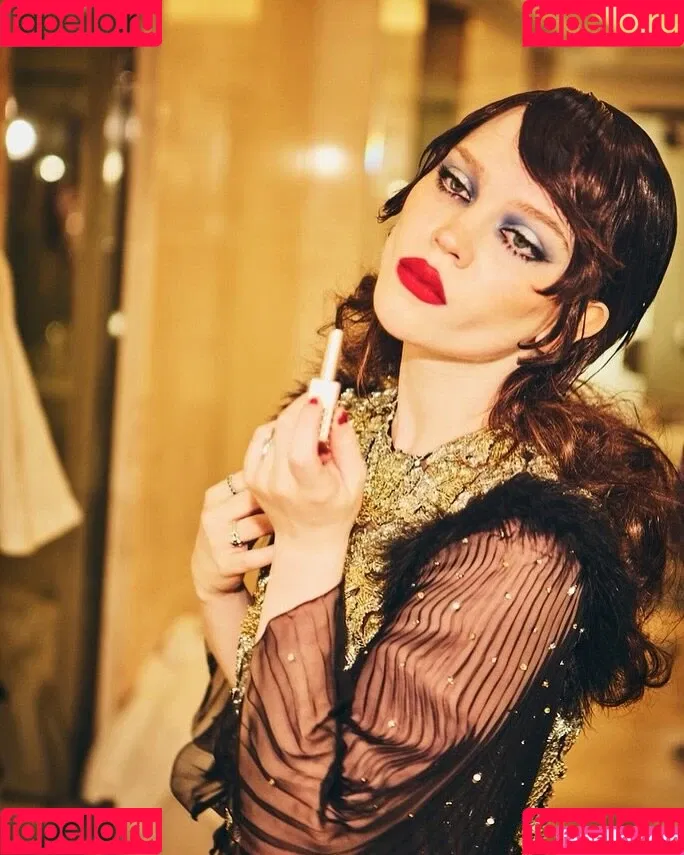 Sophie Thatcher / soapy.t / sophie_thatcher Onlyfans Photo Gallery 