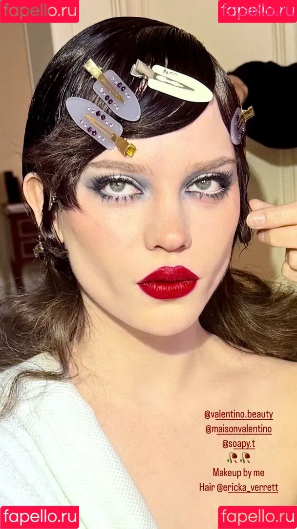 Sophie Thatcher / soapy.t / sophie_thatcher Onlyfans Photo Gallery 