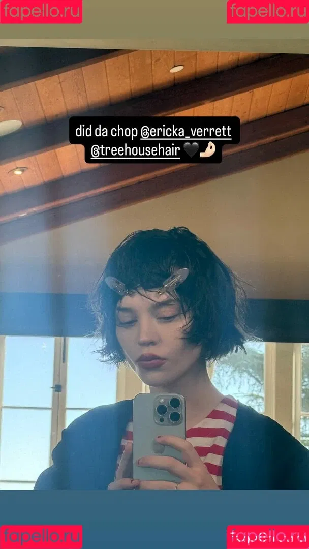 Sophie Thatcher / soapy.t / sophie_thatcher Onlyfans Photo Gallery 