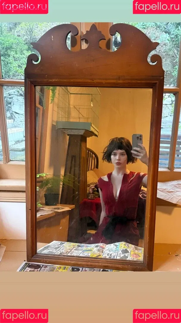 Sophie Thatcher / soapy.t / sophie_thatcher Onlyfans Photo Gallery 