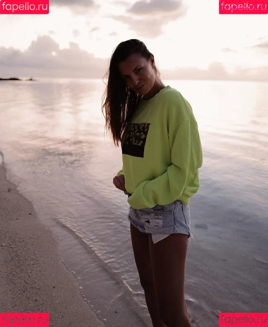 Laura Wontorra / LauraWontorra / laura_wontorra / laurachesnok Onlyfans Photo Gallery 